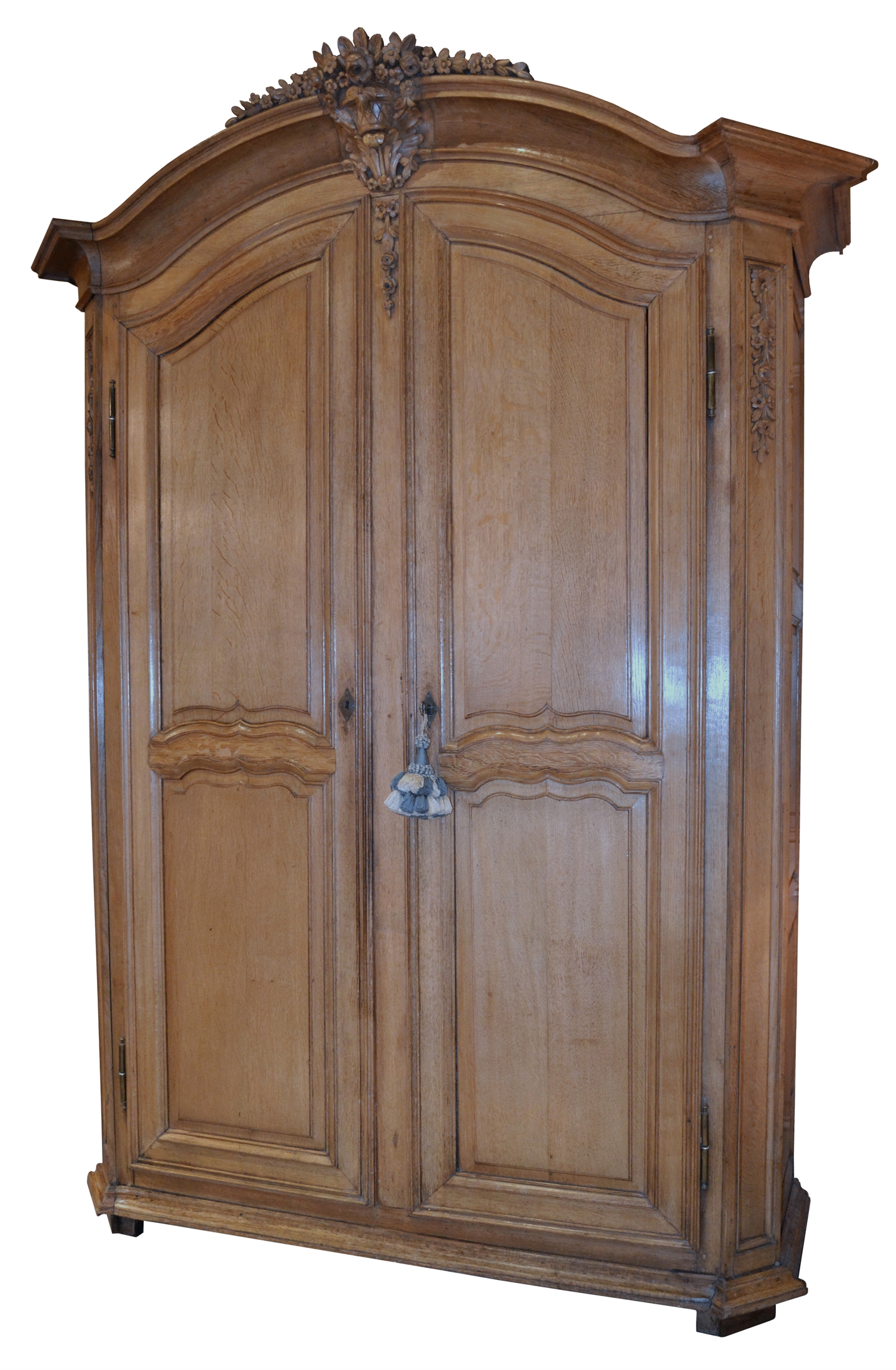 122/2005 - Large French Oak Armoire