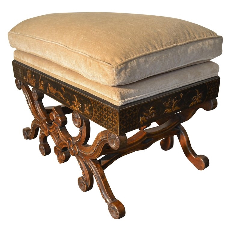 Cache Chinoiserie Stool