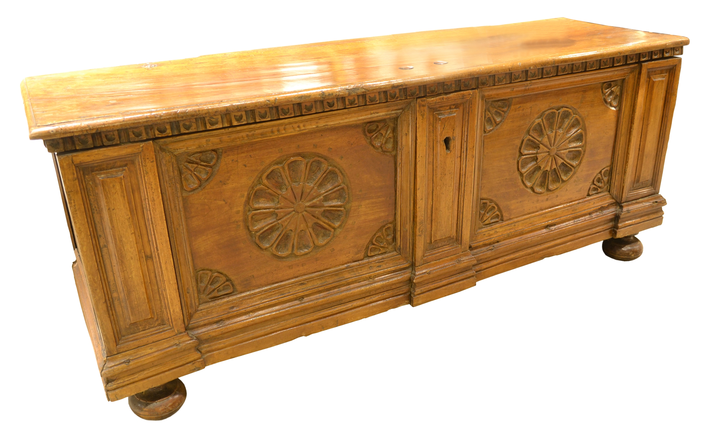 128/2061 - Walnut Coffer